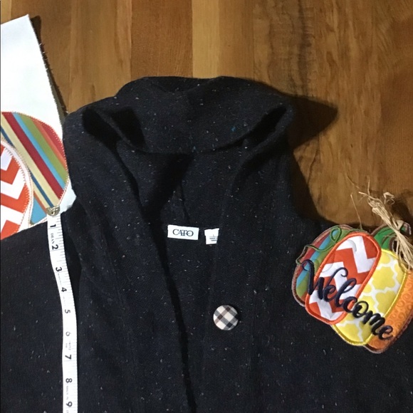 Women’s size Large Cato sweater with hood - Picture 3 of 6